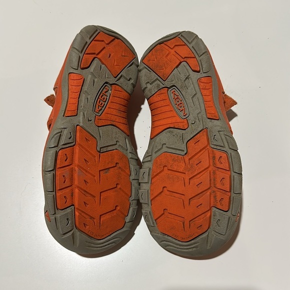 Big Boys Keens, Size 2, Orange & Grey - Picture 3 of 3